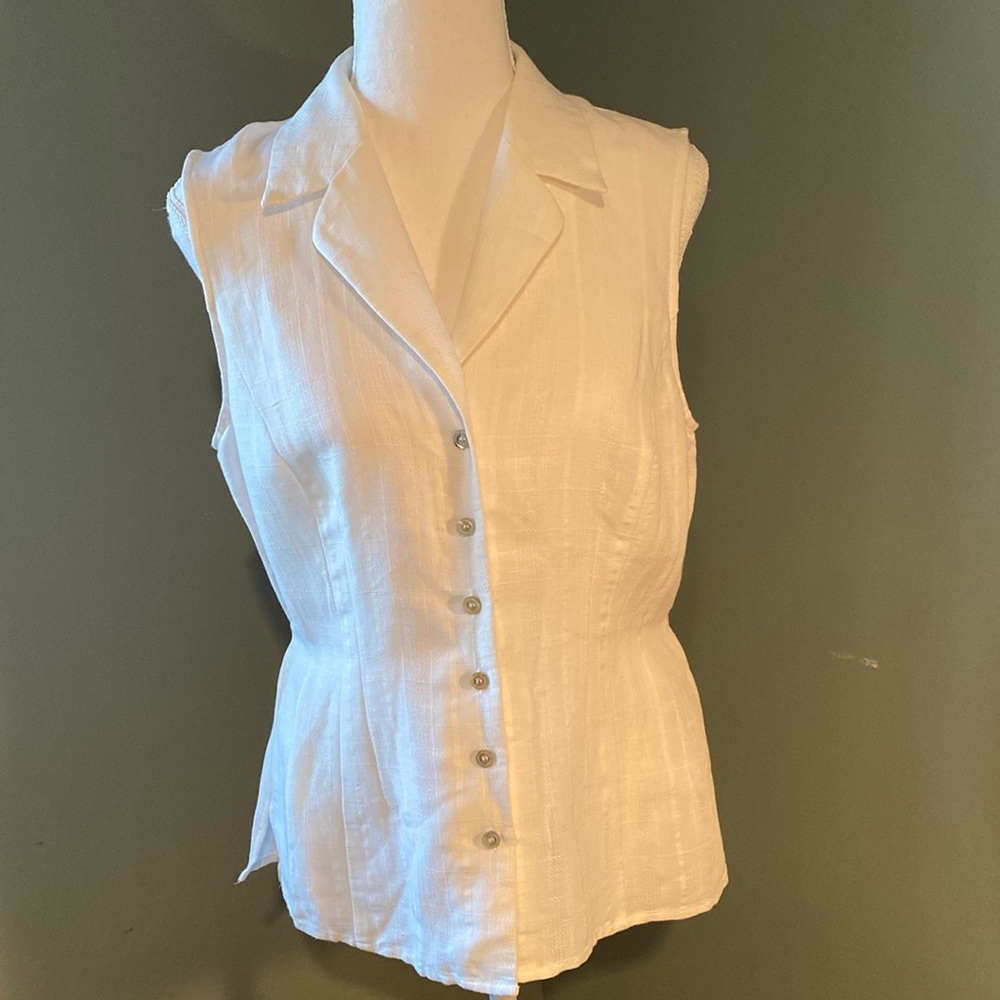 Vintage Jones Wear button down top. Size 8.